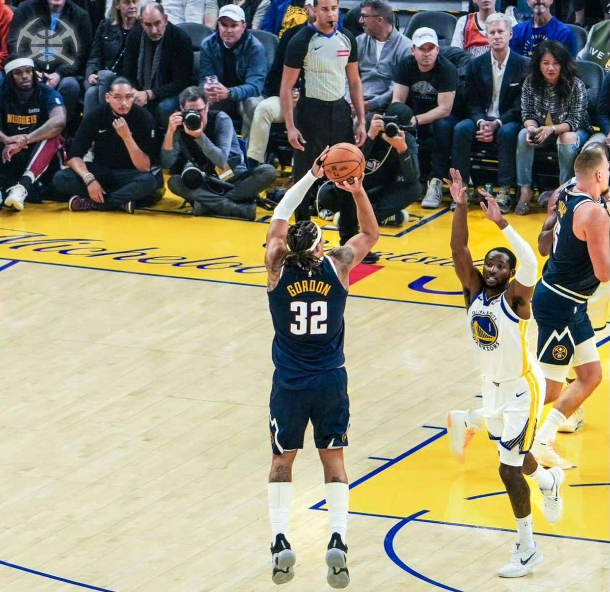 库里42分对飙戈登50分！勇士加时逆转掘金，超远三分绝平太逆天