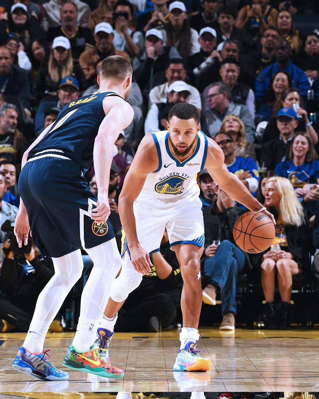 库里42分对飙戈登50分！勇士加时逆转掘金，超远三分绝平太逆天