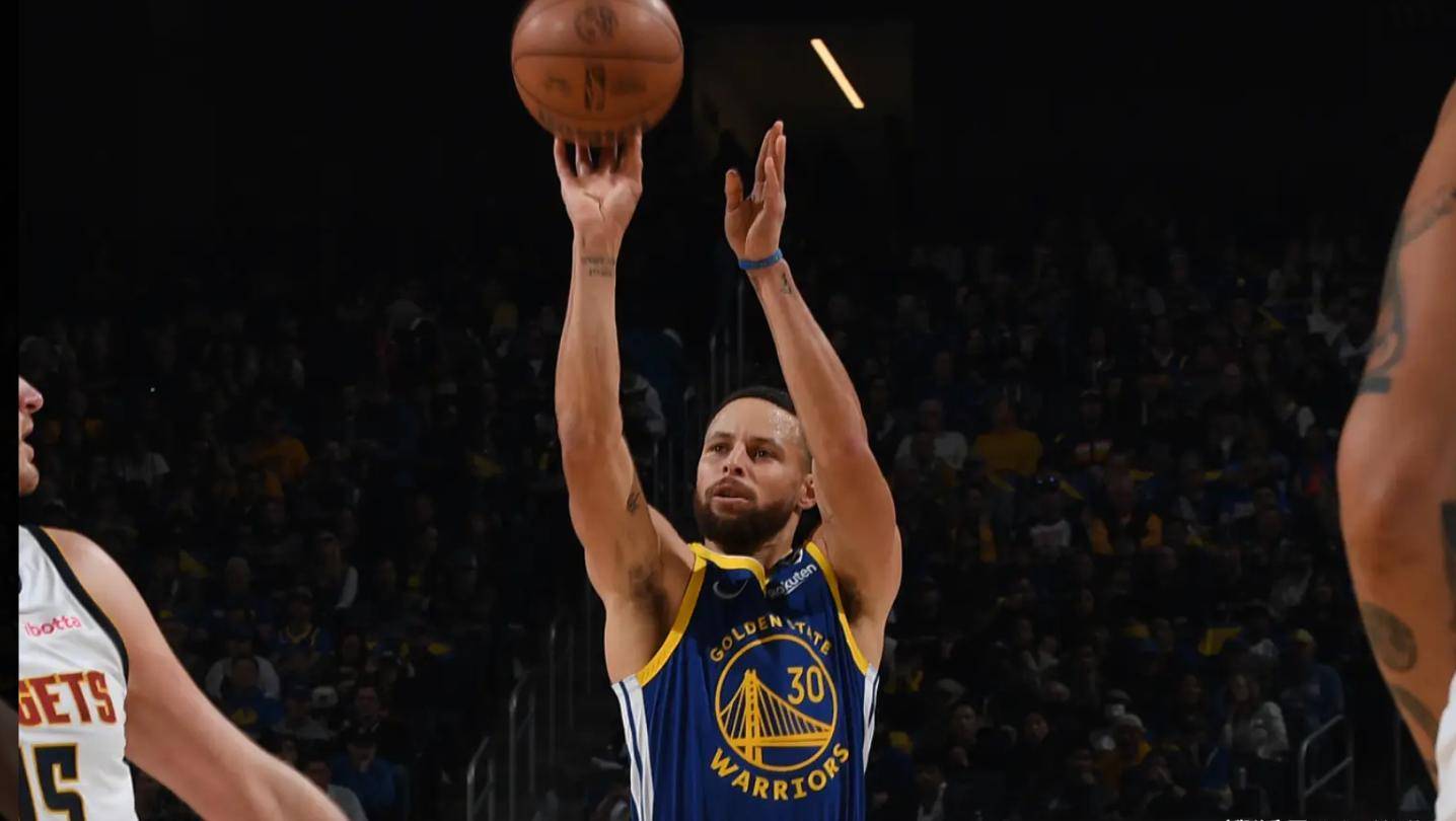 库里才是现役goat！42分+超远三分绝平逆转掘金！戈登空砍50分