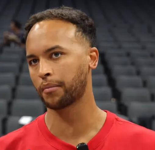 NBA季前赛：杨瀚森备战开拓者对阵爵士