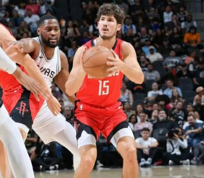 火箭队季前赛备战充足，乌度卡豪豪华阵容备战4场全胜有望