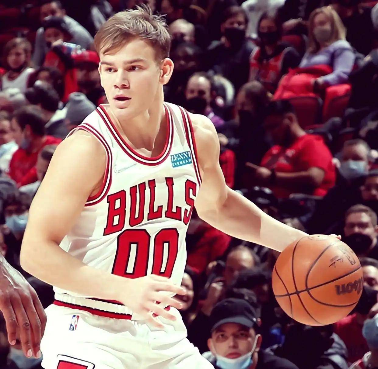 麦克朗25中15轰41分10助攻！末节22分+超远三分绝杀 现役第一人。