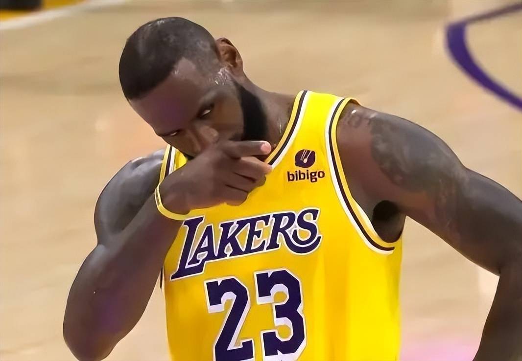 雷迪克竟敢公开“炮轰”詹姆斯!湖人换血第一枪,背后是管理层默许?