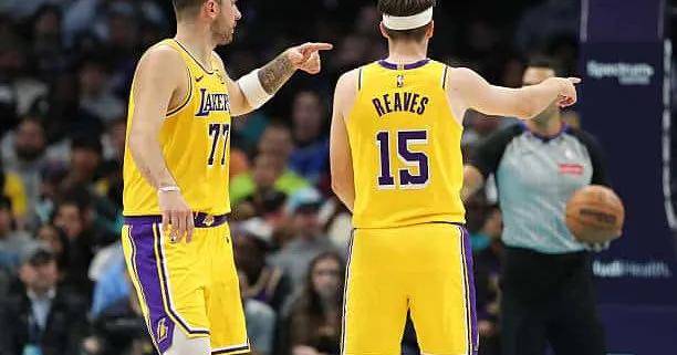 湖人闷不作声把浓眉交易了，现在又在逼詹姆斯做选择