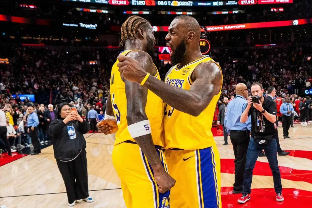 湖人闷不作声把浓眉交易了，现在又在逼詹姆斯做选择