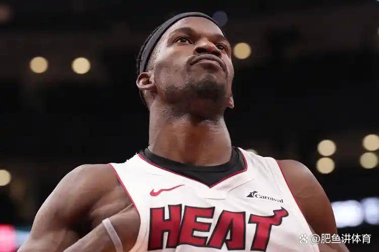 库里超远三分杀死比赛！詹姆斯首次缺席揭幕战，湖人短板暴露无遗