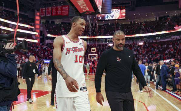 火箭队季前赛尝试多套阵容，备战常规赛