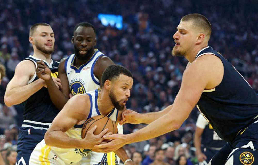 库里42分超远三拖加时，勇士险胜掘金；追梦五号位调防奏效，戈登50分