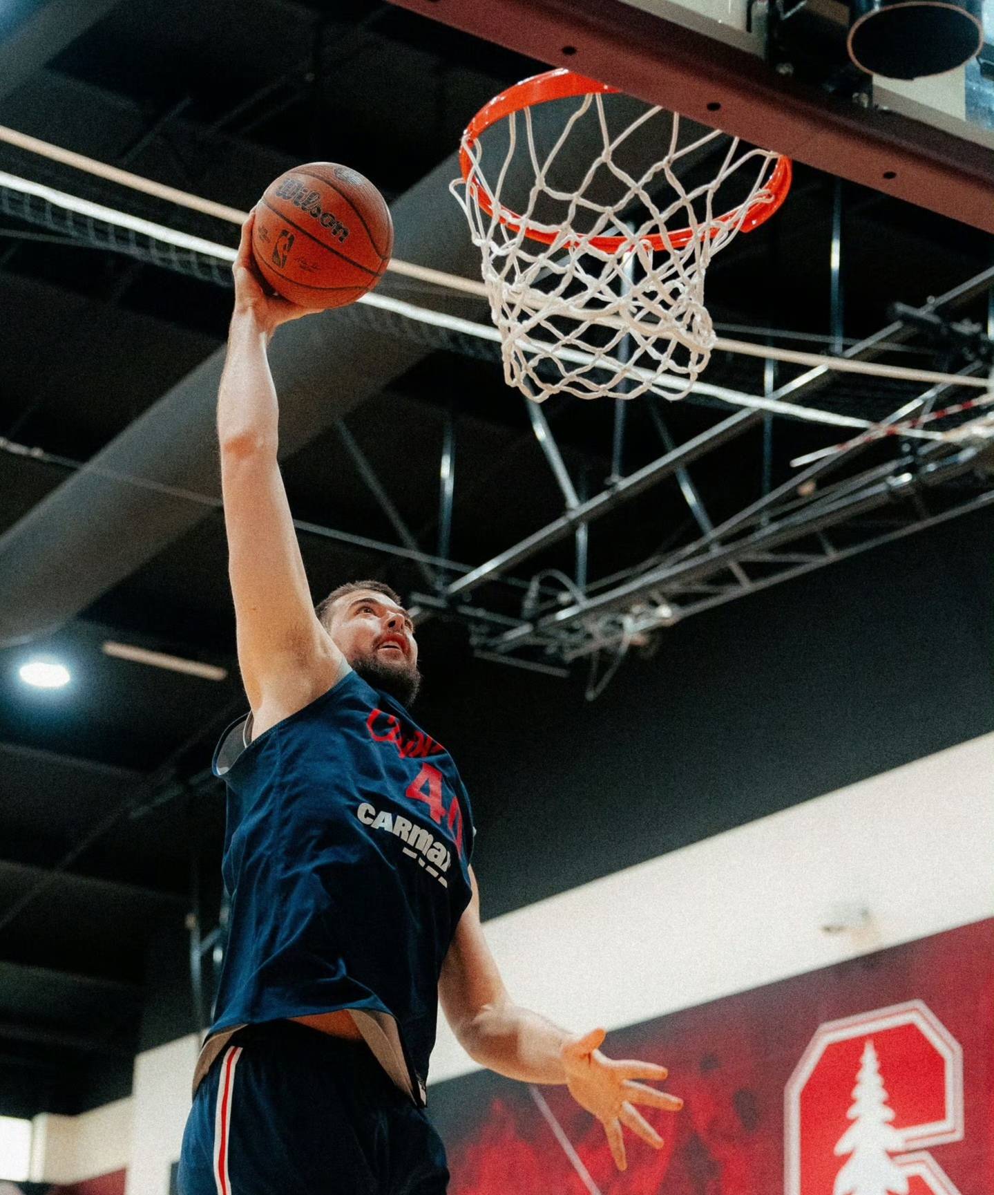 快船集结备战季前赛收官战，比尔复出迎首秀