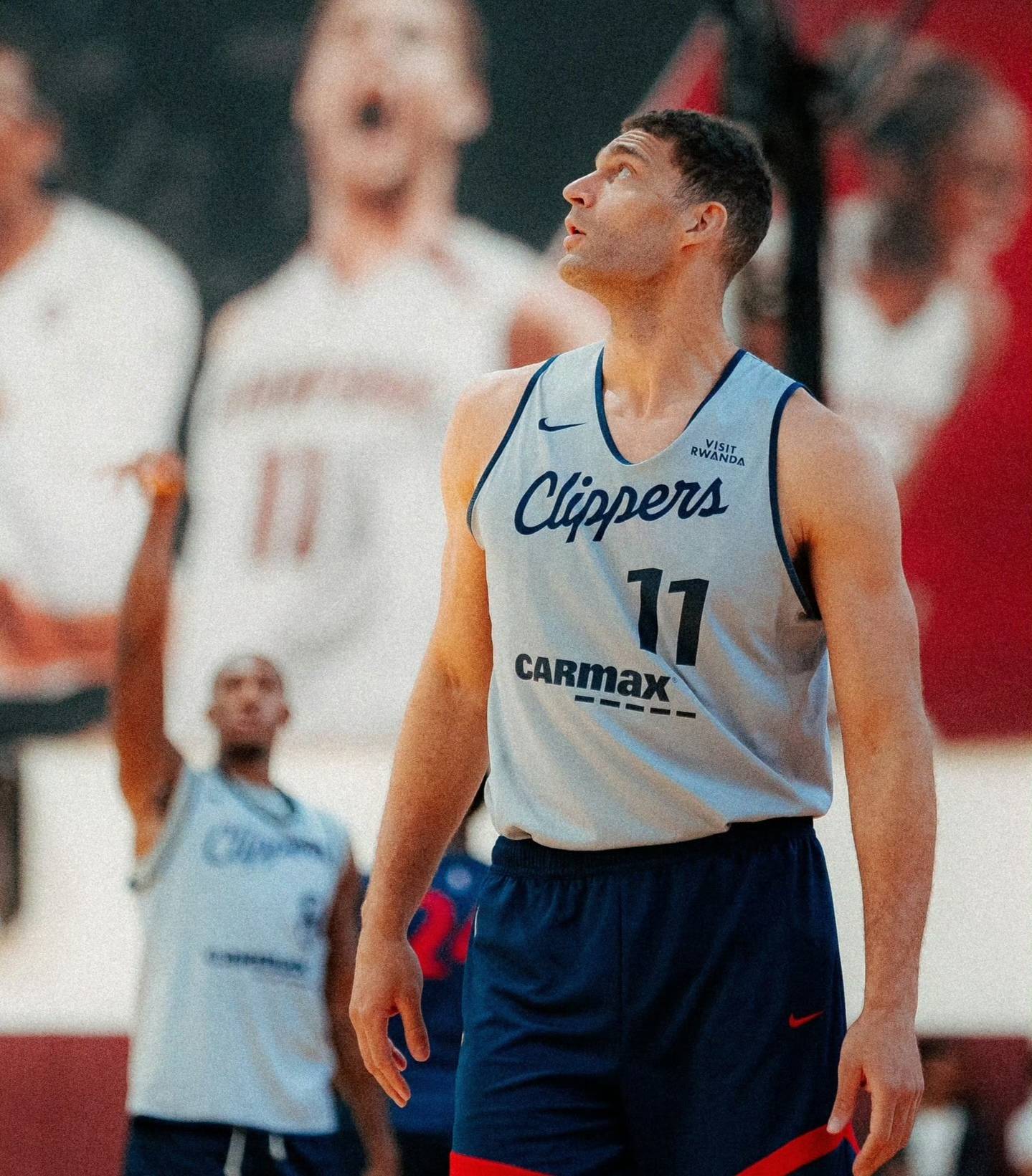 快船集结备战季前赛收官战，比尔复出迎首秀