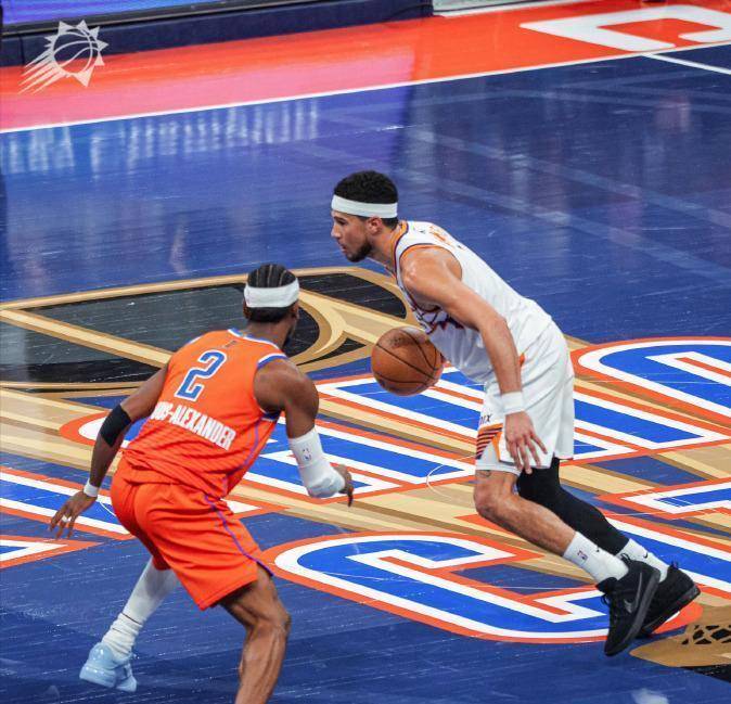 0.7秒复仇！布克超远三分绝杀联盟第一，太阳18分逆转终结对雷霆8连败