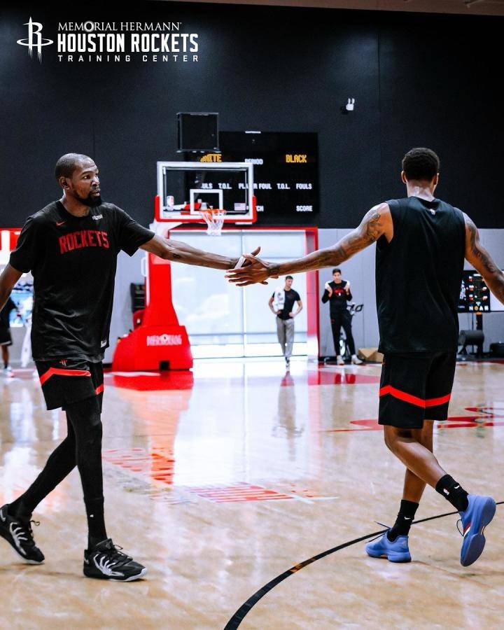 火箭合训首日观察：谢泼德超远三分惊艳杜兰特垃圾话点燃训练氛围