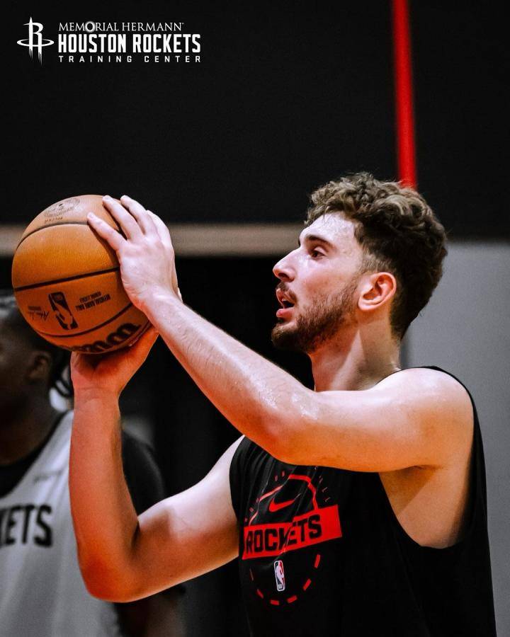 火箭合训首日观察：谢泼德超远三分惊艳杜兰特垃圾话点燃训练氛围