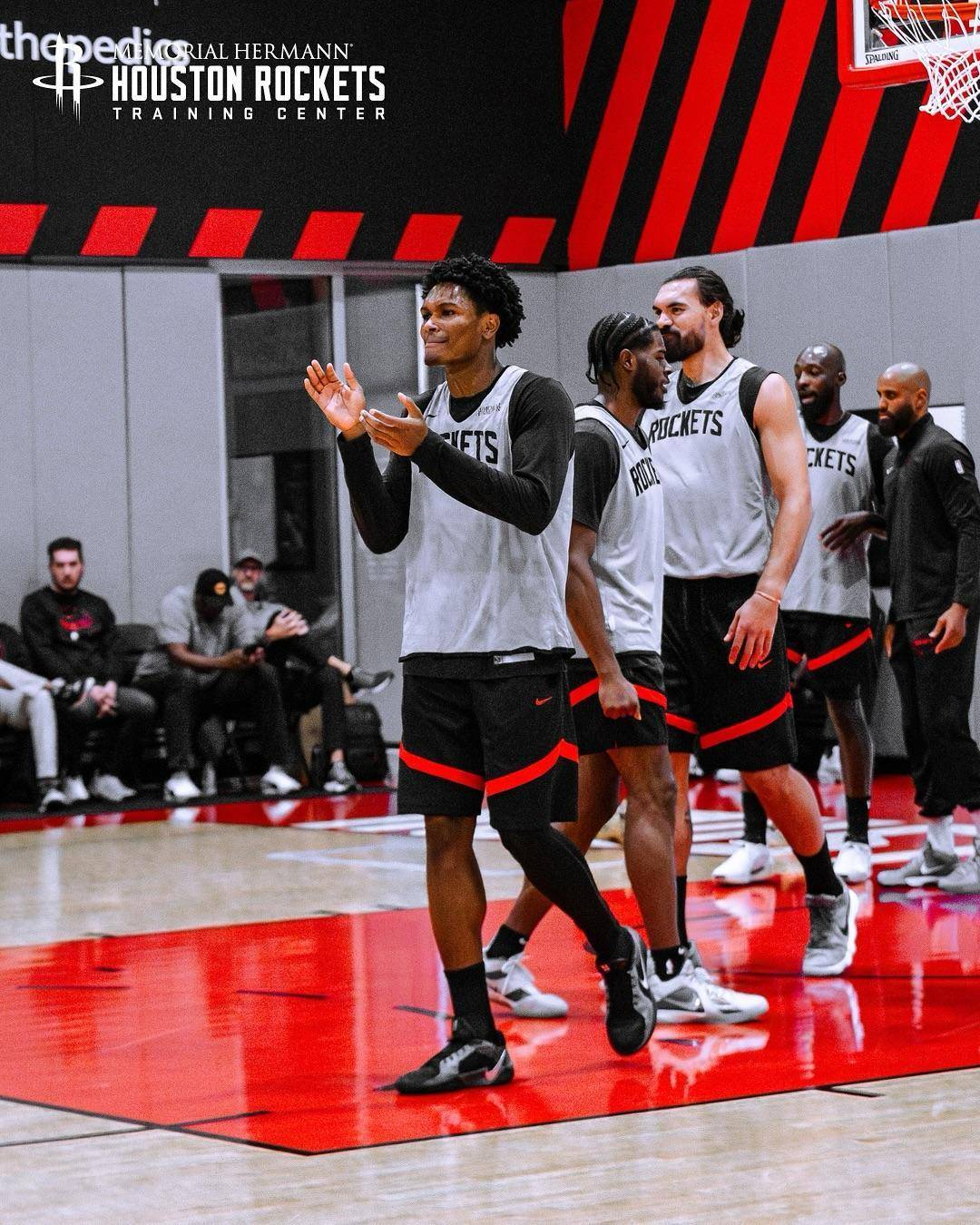 火箭合训首日观察：谢泼德超远三分惊艳杜兰特垃圾话点燃训练氛围