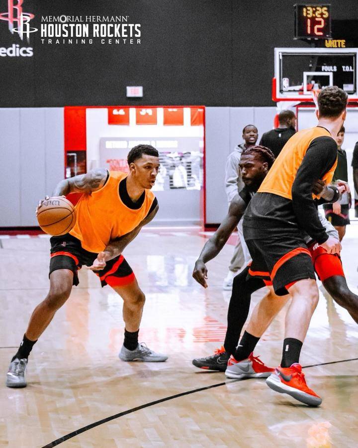 火箭合训首日观察：谢泼德超远三分惊艳杜兰特垃圾话点燃训练氛围