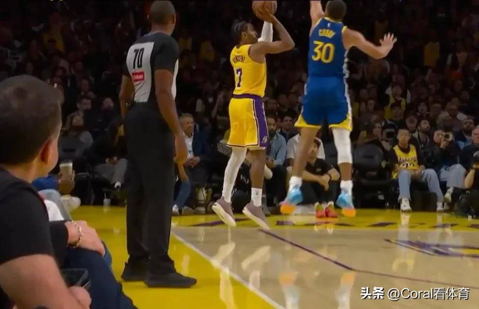 库里超远三分杀死比赛！勇士119-109击败湖人，3个惊喜和一隐忧