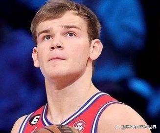 麦克朗25中15砍41+10助！最后一节22分+超远三分逆转，现役第一人