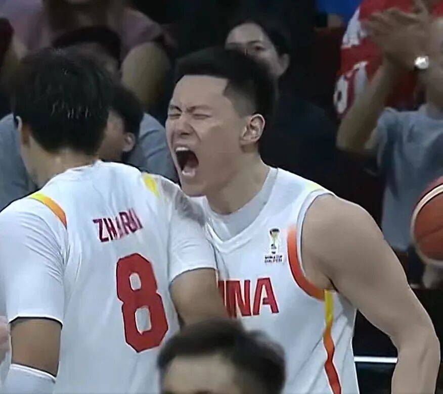 100分！中国男篮！赢下关键一战！赵继伟超远三分绝了...